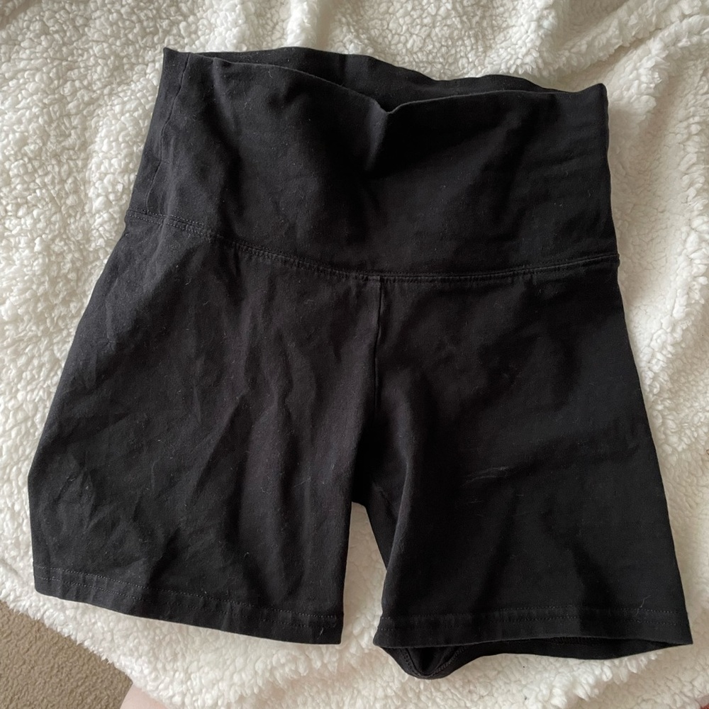 Aritzia TNA Shorts